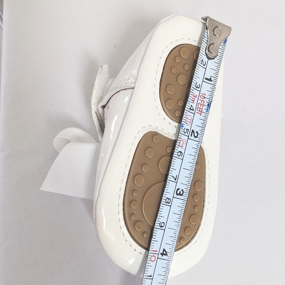 Elegant White Patten Leather Baby Shoes with Bow - Picture 7 of 8